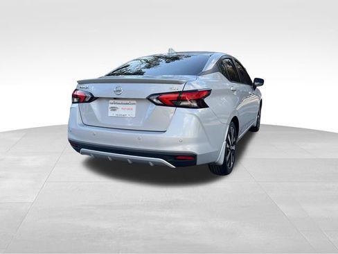 Used 2022 Nissan Versa SR image 5