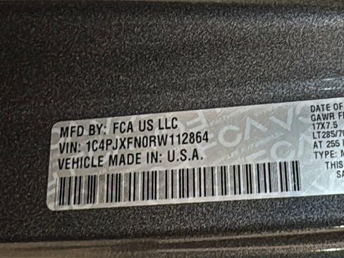 Used 2024 Jeep Wrangler Unlimited Rubicon w/ Technology Group image 36