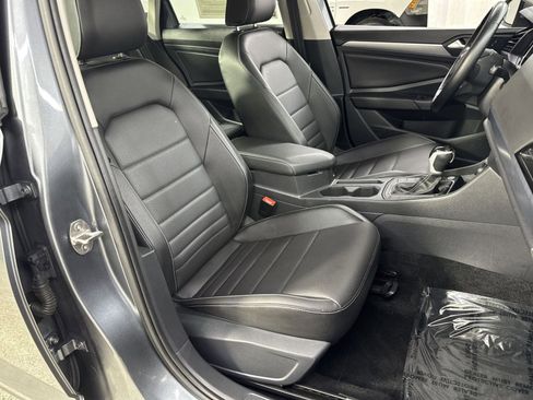 Used 2024 Volkswagen Jetta SE image 31