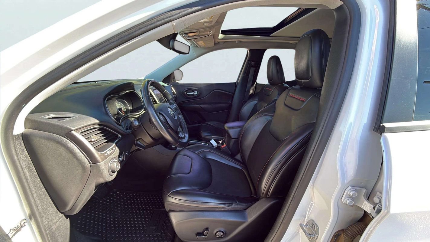 Used 2019 Jeep Cherokee Trailhawk AWD/4WD image 18