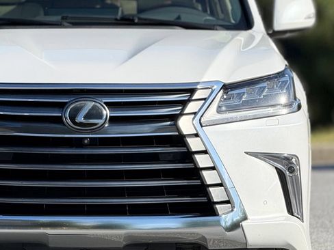Used 2018 Lexus LX 570 4WD w/ Luxury Package image 15