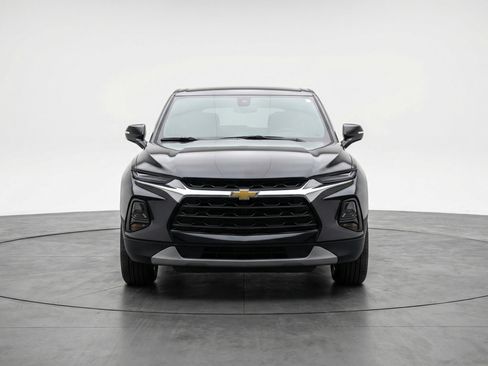 Used 2025 Chevrolet Blazer LT image 2