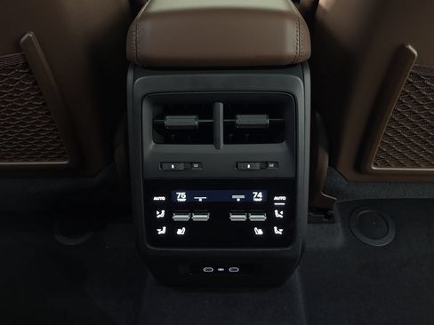 Certified 2026 Porsche Macan 4 Electric AWD/4WD image 28