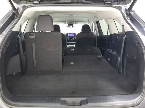 Used 2023 Toyota Highlander LE image 33