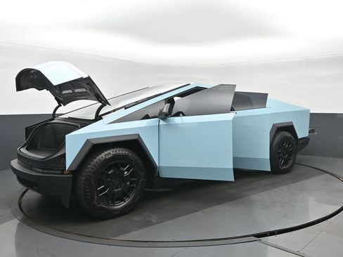 Used 2024 Tesla Cybertruck Cyberbeast AWD/4WD image 38