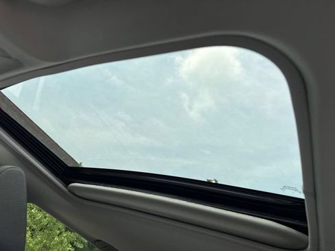 Used 2019 Toyota RAV4 XLE w/ Carpet Mat Package AWD/4WD image 5
