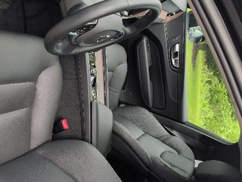 Used 2023 Volvo XC60 B5 Plus w/ Climate Package AWD/4WD image 19