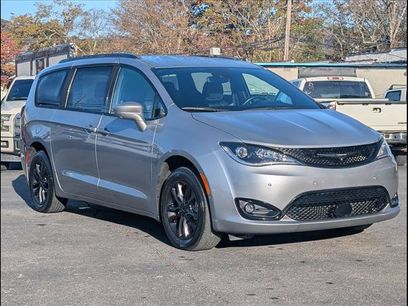 Used 2020 Chrysler Pacifica Touring-L w/ Advanced Safetytec Group