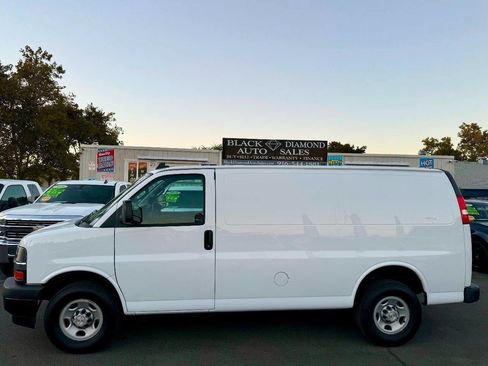 Used 2022 Chevrolet Express 3500 w/ Driver Convenience Package image 12