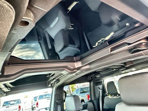 New 2025 GMC Hummer EV 2X AWD/4WD image 19