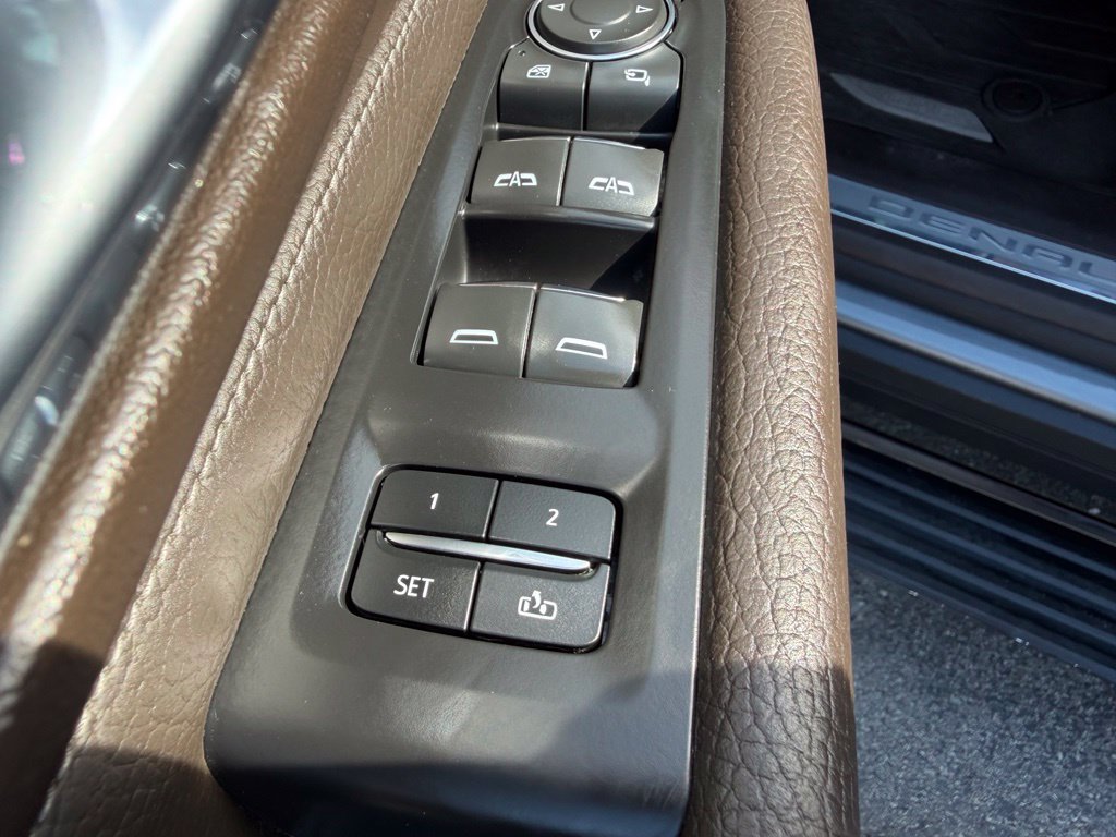 Used 2021 GMC Yukon XL Denali w/ Denali Premium Package AWD/4WD image 25