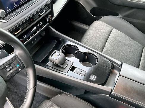 Certified 2025 Nissan Rogue SV FWD image 16