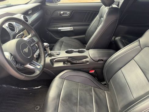 Used 2016 Ford Mustang Coupe RWD image 9