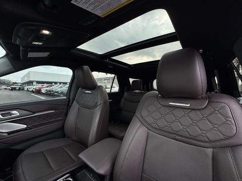 Used 2025 Ford Explorer Platinum w/ Ultimate Package image 19