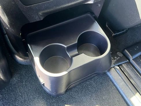 Used 2018 Toyota Sienna SE image 35