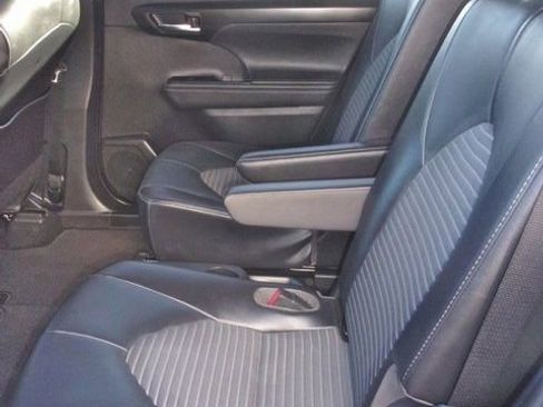 Used 2021 Toyota Highlander XSE image 29