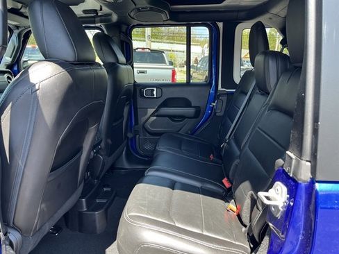 Used 2018 Jeep Wrangler Unlimited Sahara AWD/4WD image 30