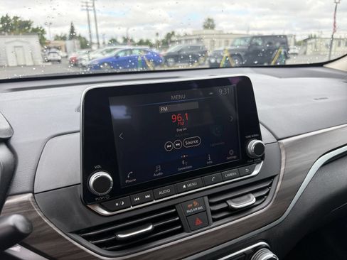 Used 2025 Nissan Altima 2.5 SV FWD image 20