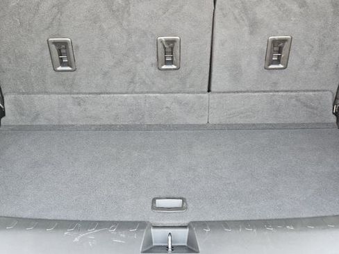 Used 2023 Chevrolet Traverse High Country image 34