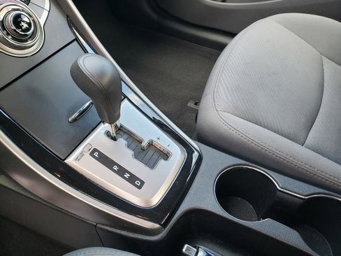 Used 2013 Hyundai Elantra GLS image 31