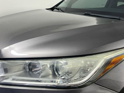 Used 2019 Toyota Highlander XLE image 11