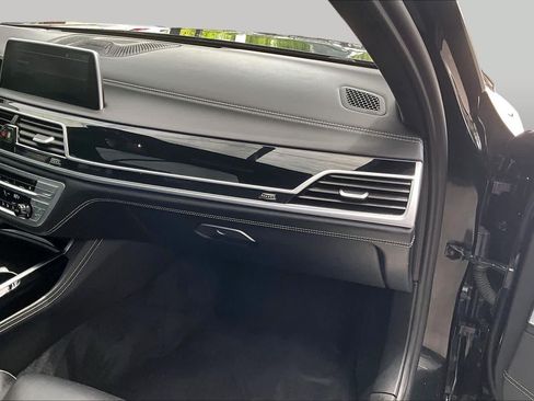 Used 2021 BMW M760i xDrive w/ Luxury Rear Seating Package AWD/4WD image 18