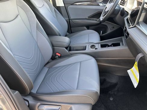 New 2026 Volkswagen Tiguan SE FWD image 7
