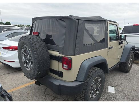 Used 2017 Jeep Wrangler Rubicon w/ Power Convenience Group AWD/4WD image 4