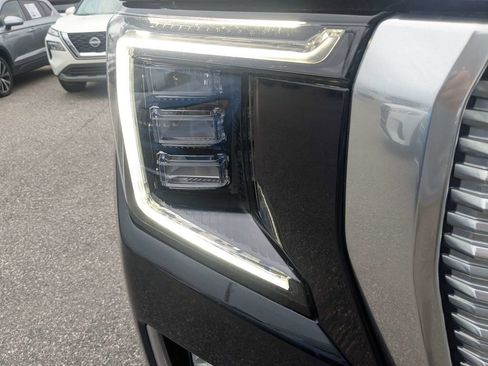 Used 2024 GMC Yukon Denali AWD/4WD image 10