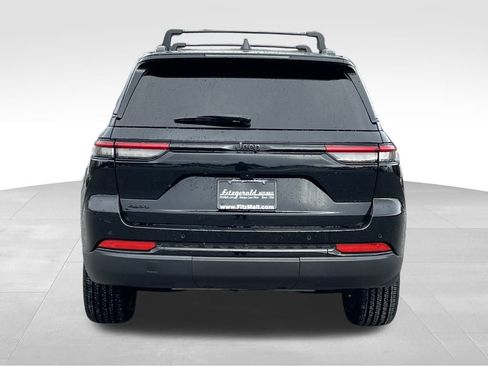 Used 2023 Jeep Grand Cherokee Altitude image 6