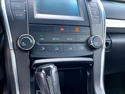 Used 2017 Toyota Camry SE FWD image 34