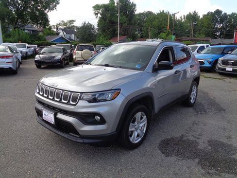 Used 2022 Jeep Compass Latitude w/ Convenience Group AWD/4WD image 4