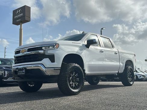 Used 2025 Chevrolet Silverado 1500 LT RWD image 8
