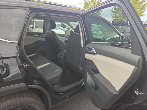 New 2025 Volkswagen Taos SEL image 30