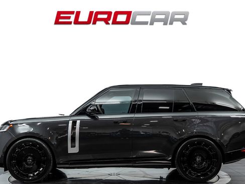 Used 2025 Land Rover Range Rover SV AWD/4WD image 2