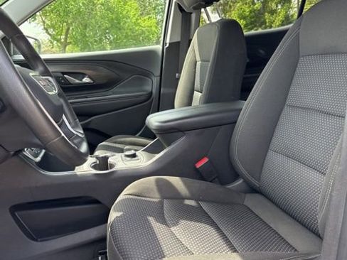 Used 2024 GMC Terrain SLE FWD image 4