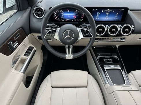 Used 2026 Mercedes-Benz GLA 250 4MATIC image 12