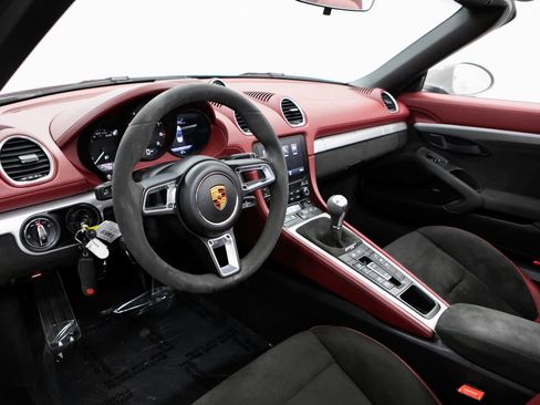 Certified 2022 Porsche 718 Boxster Spyder image 4