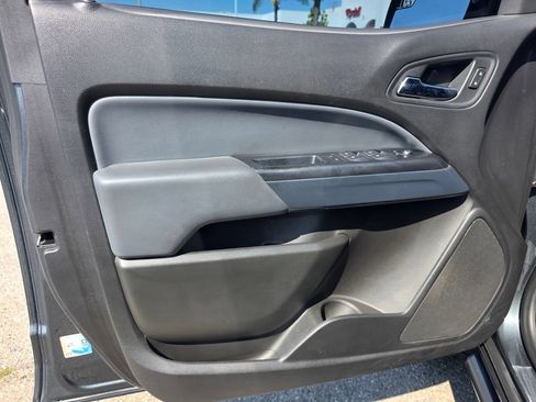 Used 2017 Chevrolet Colorado Z71 RWD image 13