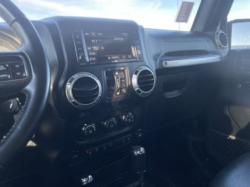Used 2017 Jeep Wrangler Unlimited Rubicon w/ Connectivity Group image 22