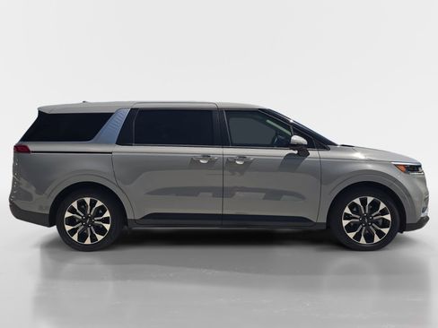 Used 2024 Kia Carnival EX FWD image 2