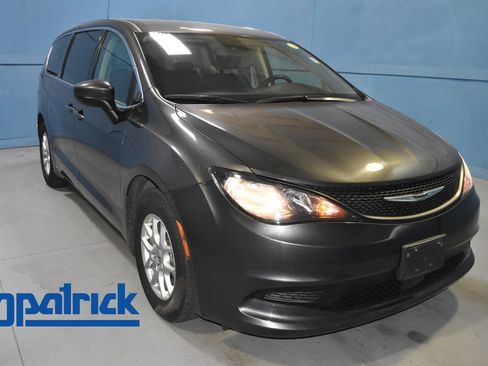 Used 2023 Chrysler Voyager LX FWD image 1