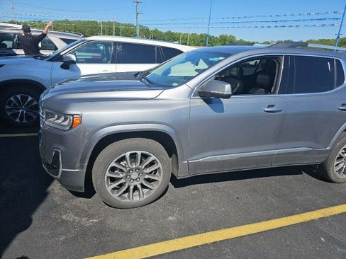 Used 2022 GMC Acadia Denali w/ Denali Technology Package FWD image 7