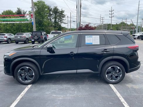 Used 2024 Nissan Rogue SV AWD/4WD image 9