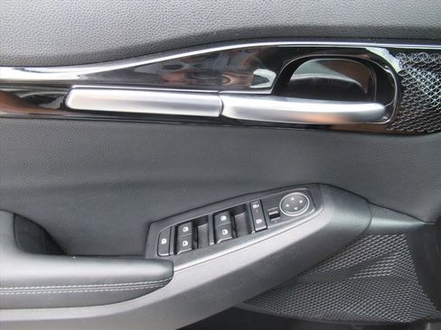 Used 2024 Kia Seltos S FWD image 19