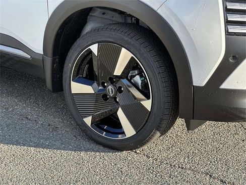 New 2026 Nissan Kicks SR image 7