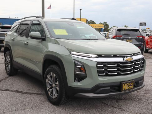 Used 2025 Chevrolet Equinox LT w/ Convenience Package II FWD image 3