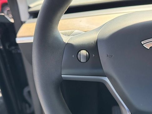 Used 2024 Tesla Model Y Long Range AWD/4WD image 24
