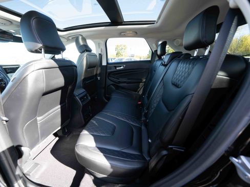 Used 2024 Ford Edge Titanium image 23