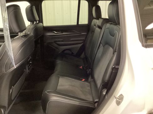 Used 2024 Jeep Grand Cherokee Altitude image 31